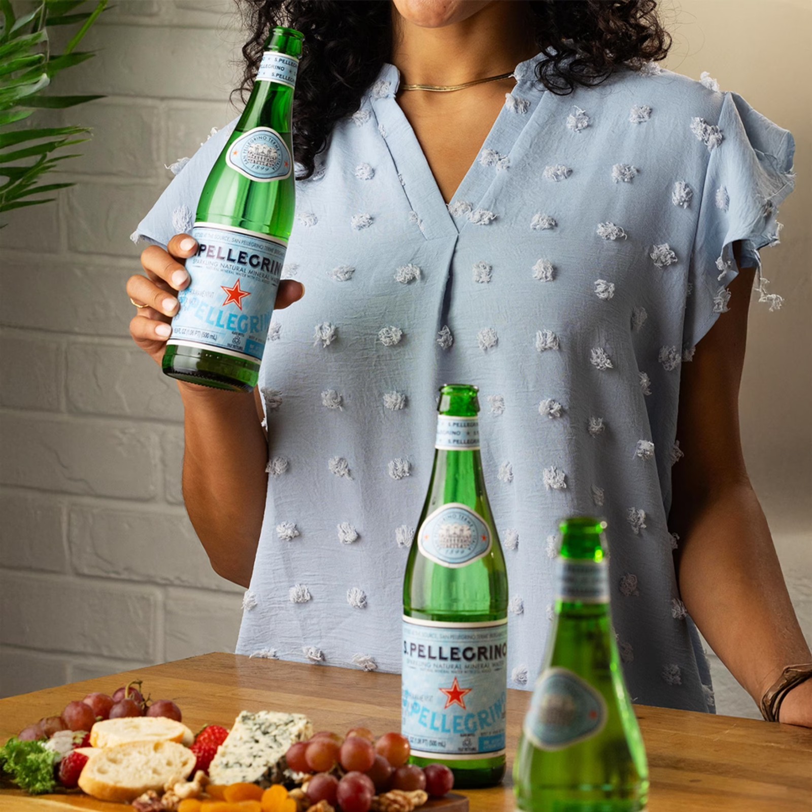 S.Pellegrino Sparkling Natural Mineral Water, 8 Pack 16.9 fl oz glass bottles.