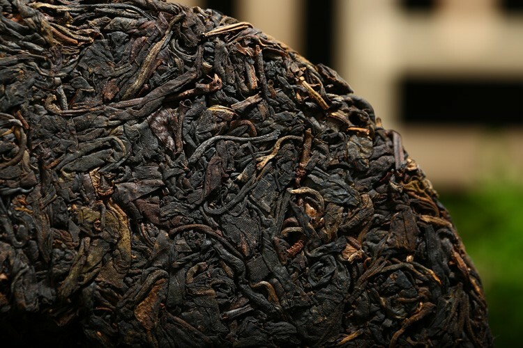 2003 Kong Ming Mountain Pressed Qizi Cake of Yiwu Classic Tea Puer Raw 357g