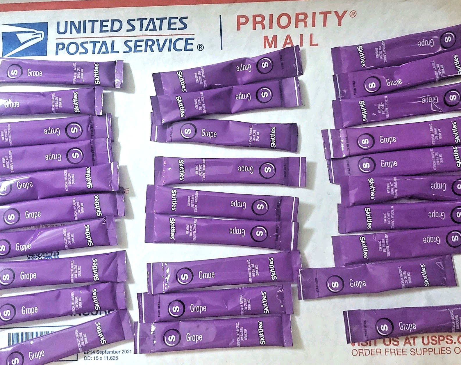 50 – Skittles Drink Mix To Go! GRAPE! Singles Sachets FREE SHIPPING