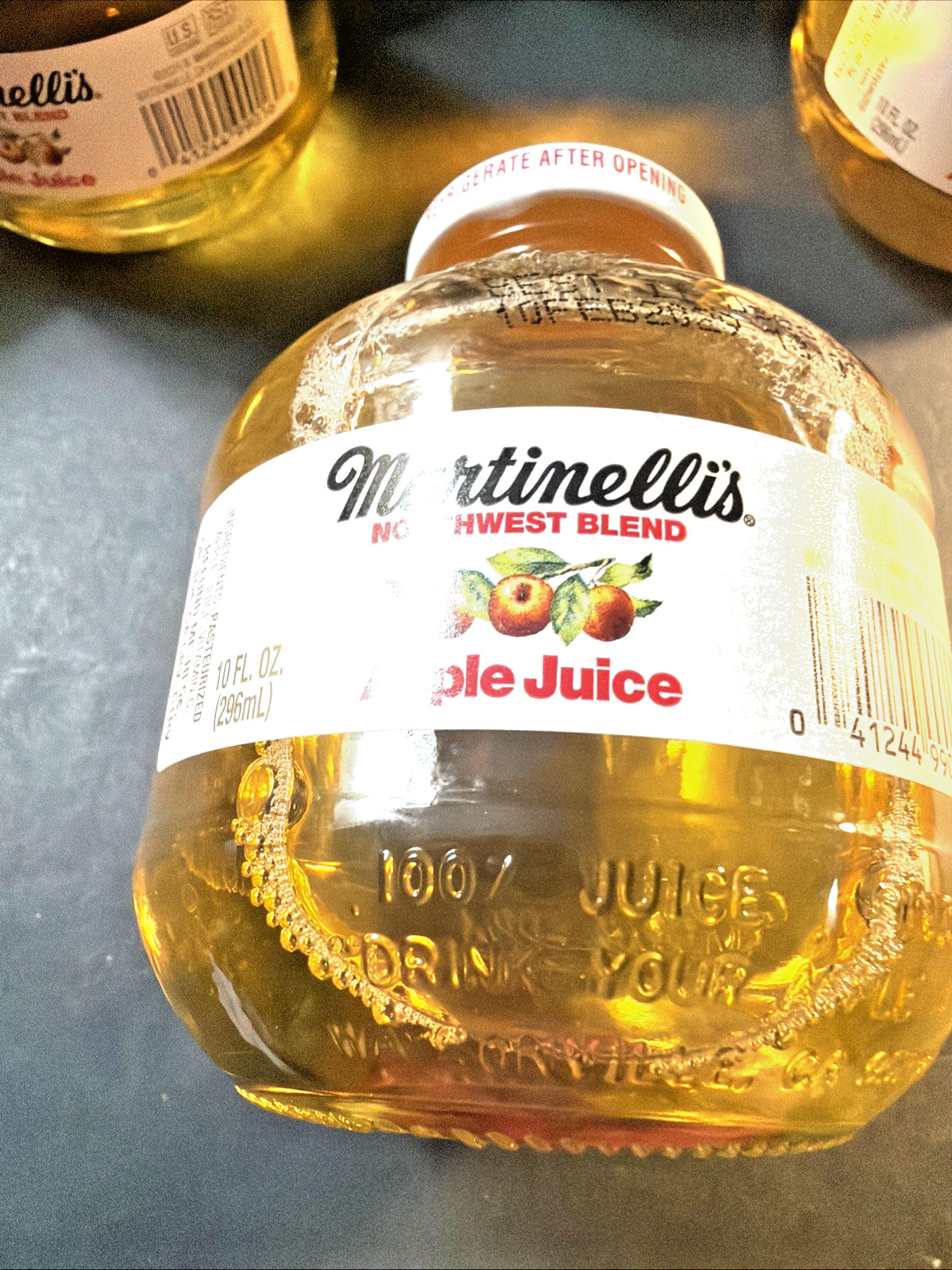 (8) Martinelli’s Sparkling Northwest Blend Apple Juice 10 fl oz (8 Glass Bottles